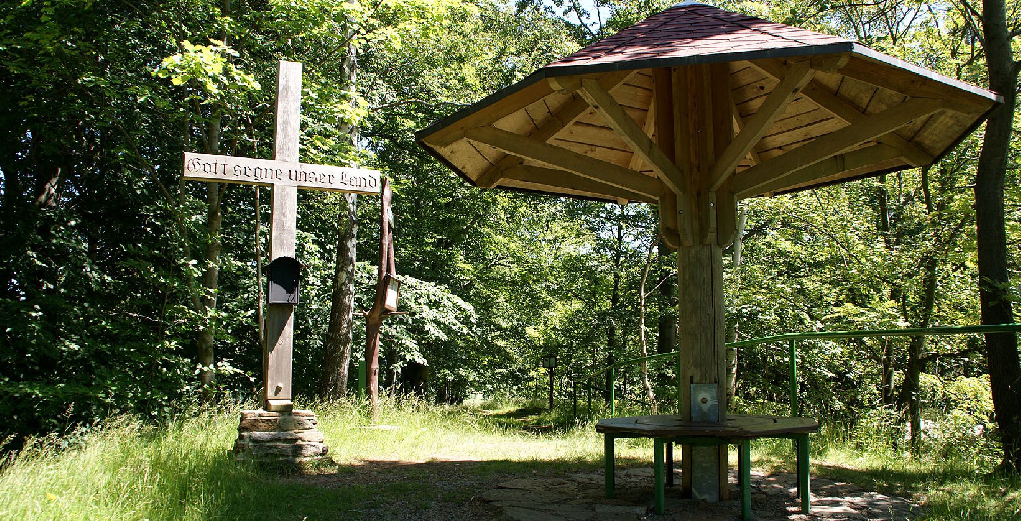 Morgensternhöhe - Gipfelkreuz und Wetterpilz