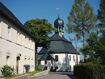 Kirche und Pfarramt in Rübenau